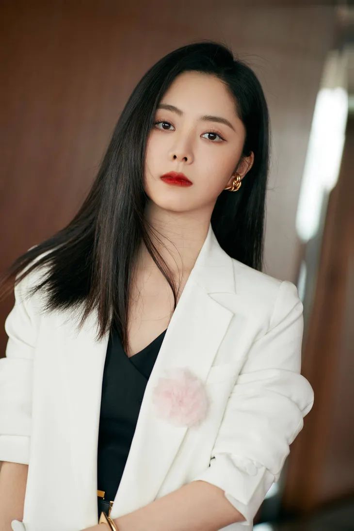 时髦办 | 没了少女感的谭松韵,请叫她拽姐