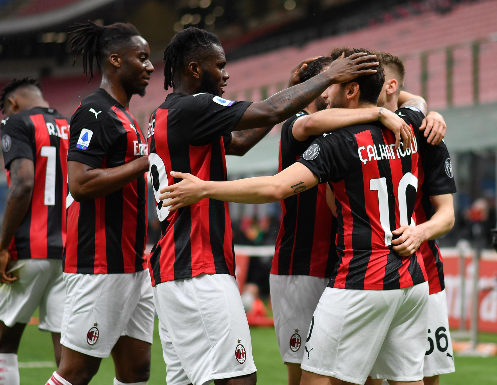 足球——意甲:ac米兰不敌萨索洛|ac米兰队|恰尔汗奥卢|萨索洛_新浪