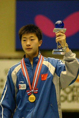 马龙的故事年少成名被张继科反超今儿子三岁老婆从不露面