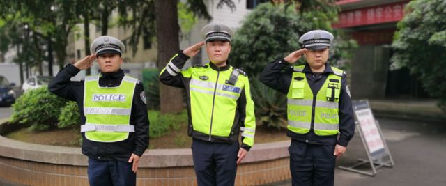 益阳88岁迷路老人,被交警送回家后,竟然如此发问!休闲区蓝鸢梦想 - Www.slyday.coM