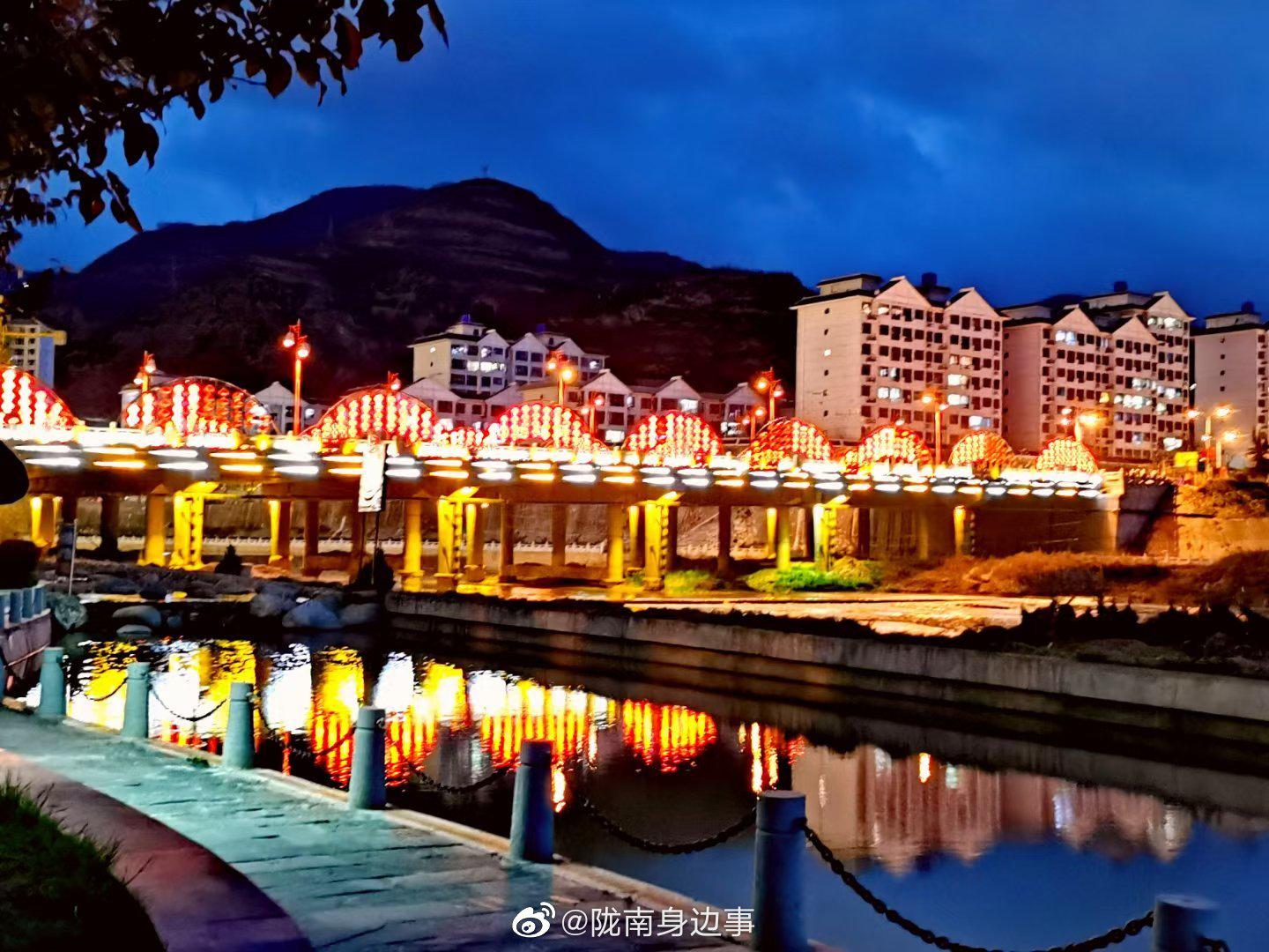 秦皇祖邑水上之城陇南礼县的夜图薛小平