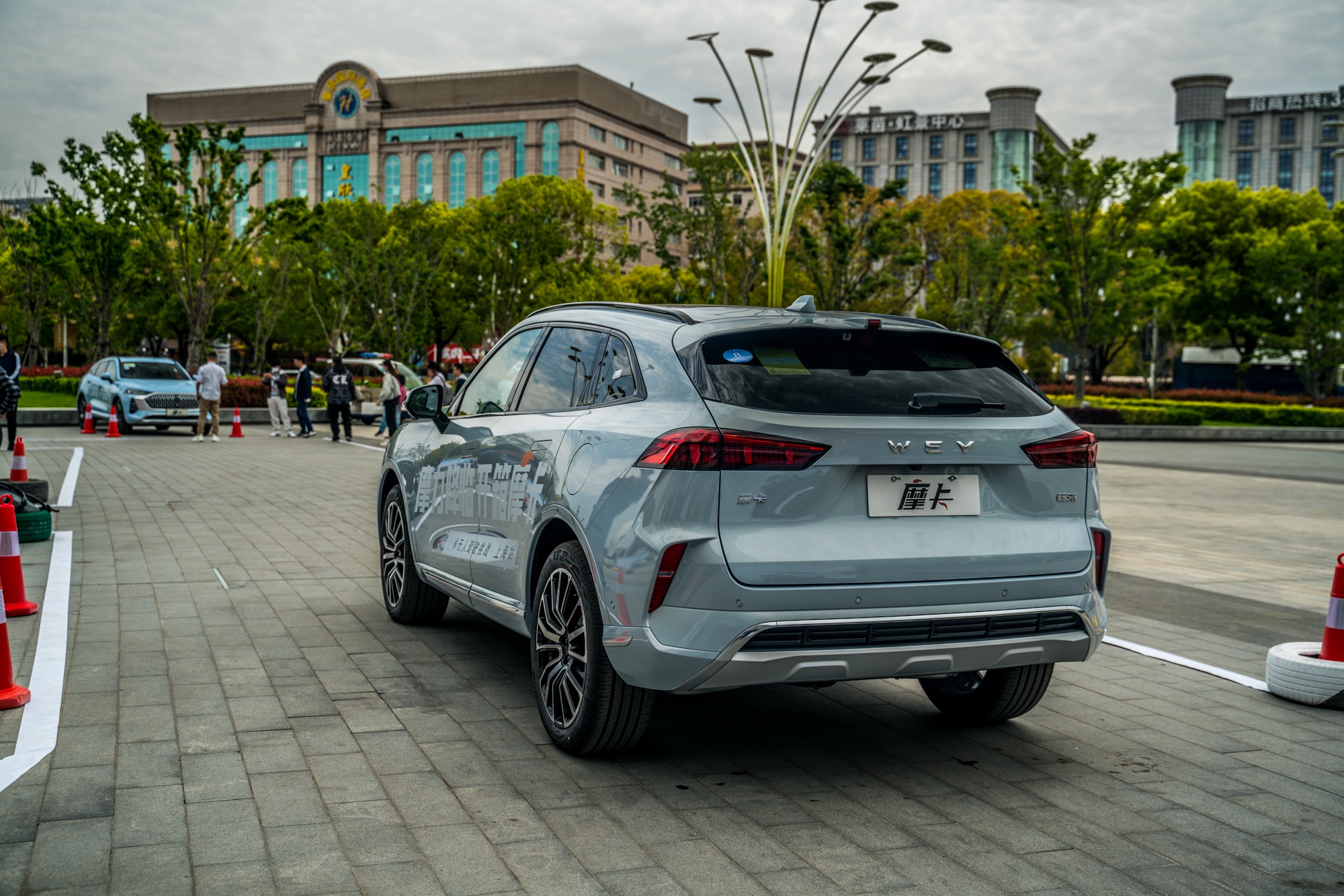 弹车试驾:魏派摩卡,满满黑科技真的是一辆燃油车?-新浪汽车