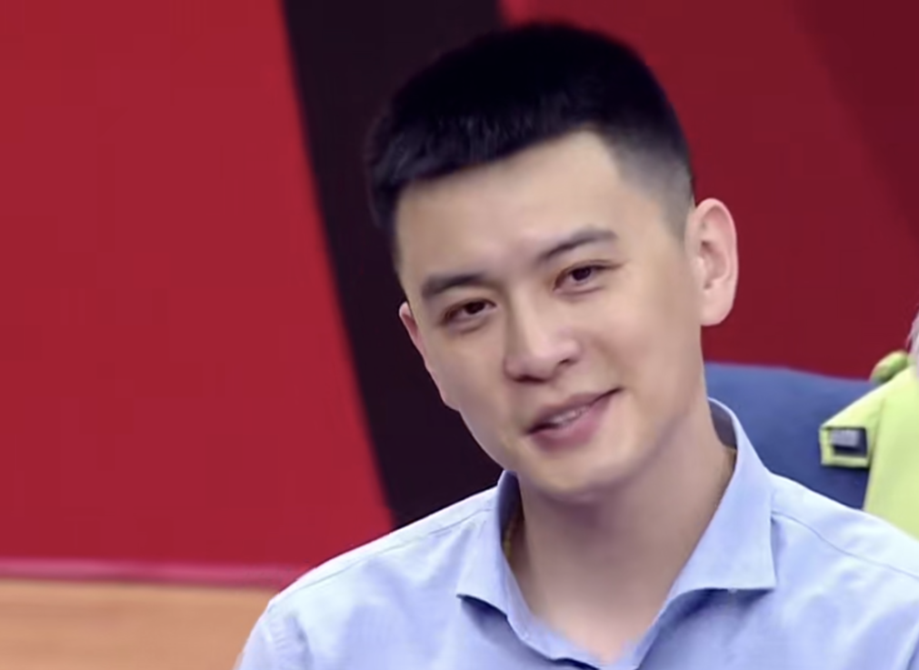 辽宁暴打浙江郭艾伦半场7分不抱怨球迷高呼黑哨杨鸣歪嘴笑