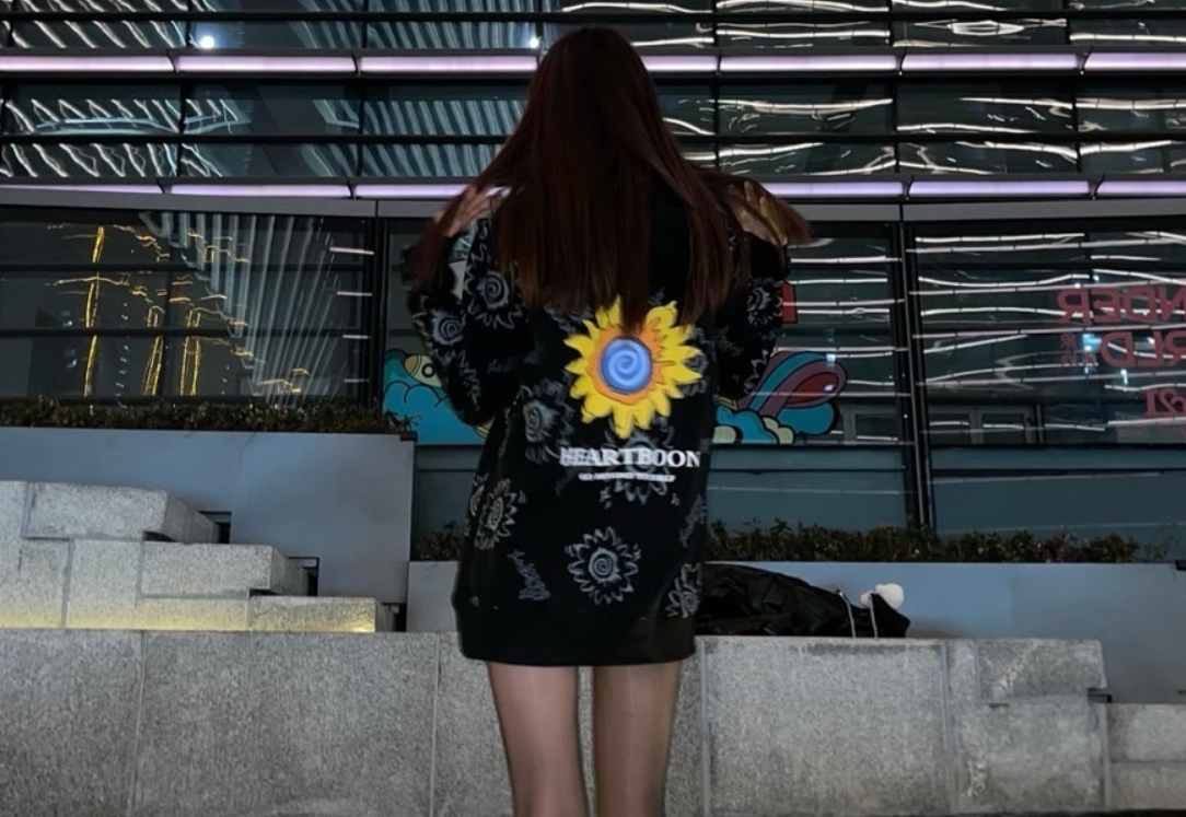 赖神成引路人腿皇女网红疑似开播看到美照后腐团有压力了