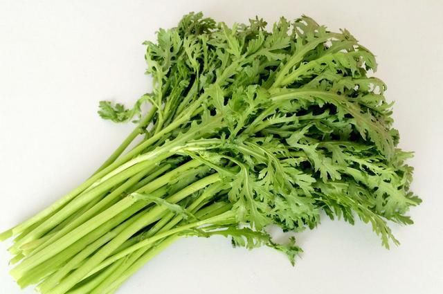 春季,别忘给家人吃这菜,做法特简单,安神助睡眠,总也吃不腻|茼蒿|鸡胸