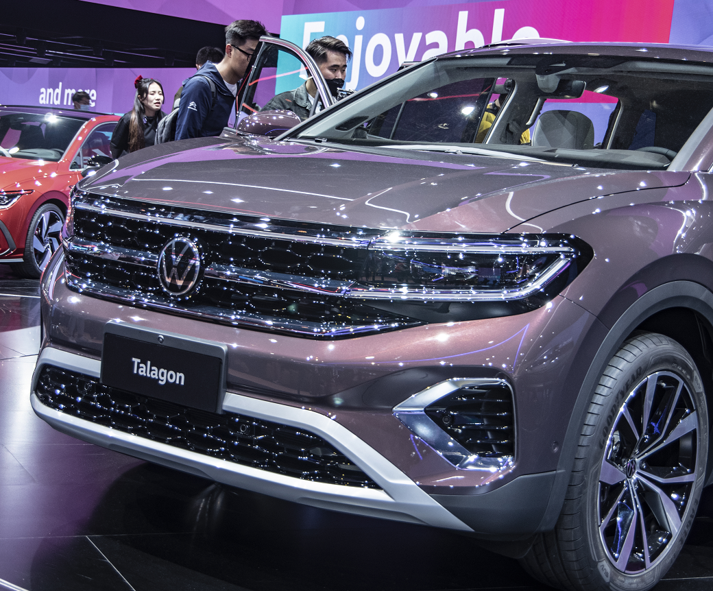 实拍一汽大众全新suv,比途昂更大,贯穿式尾灯更高级