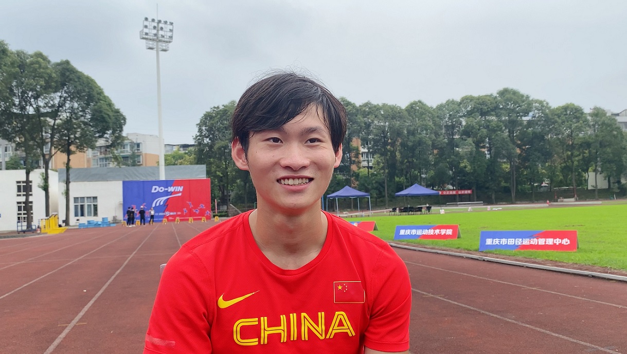 何宇鸿出生于2002年,身高1米72,目前展现出来的短跑天赋实力和发展