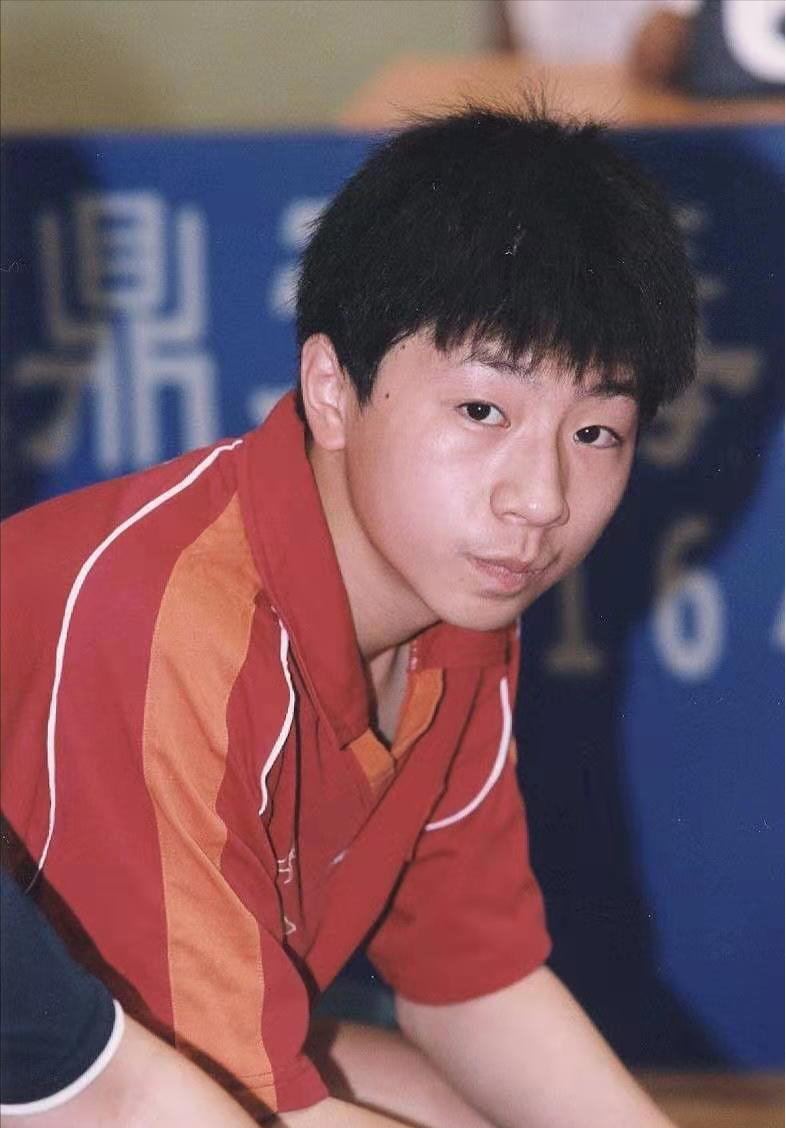 马龙的故事年少成名被张继科反超今儿子三岁老婆从不露面