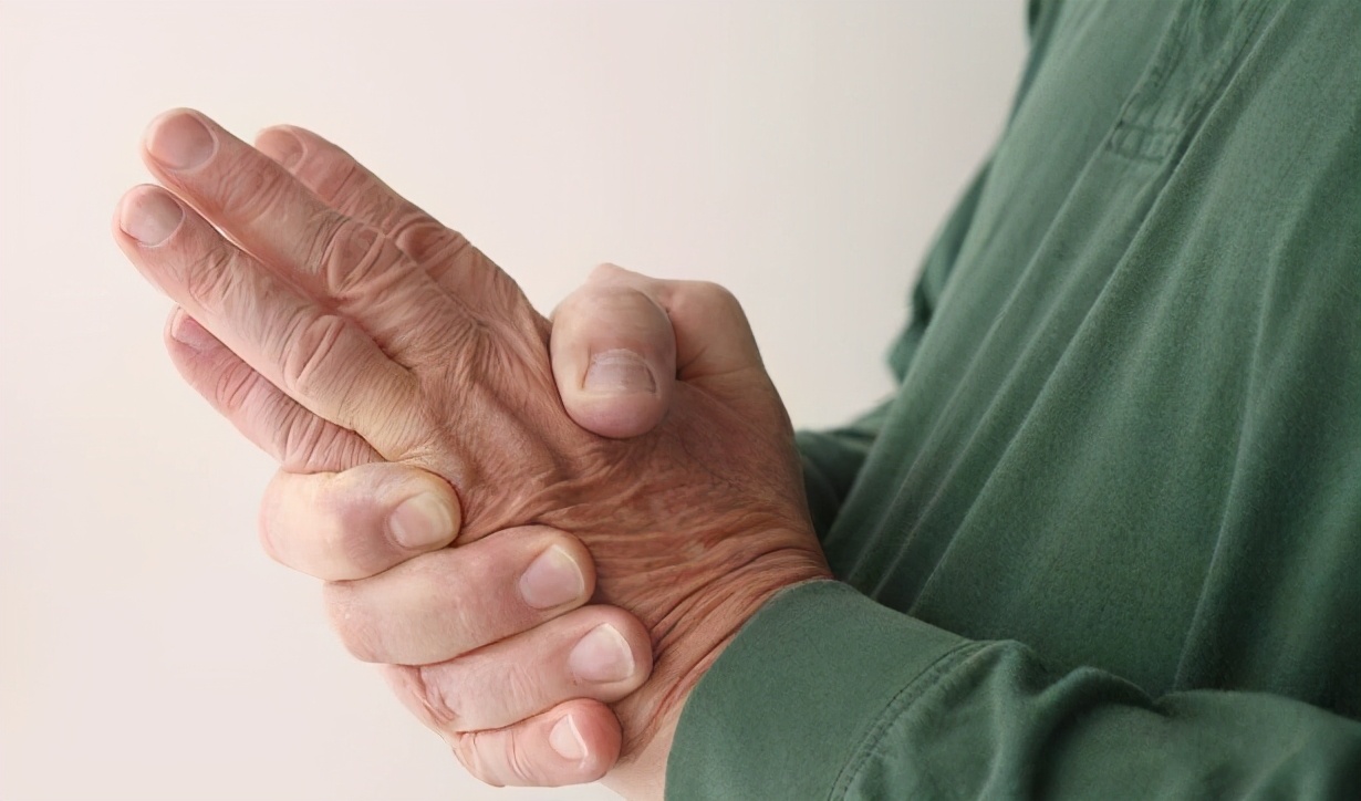 手脚容易发麻可能是身体出现了4种问题要提高警惕