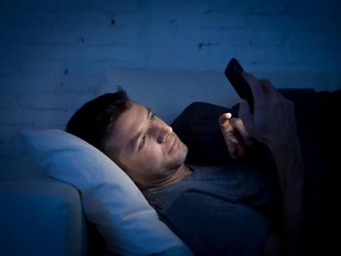 幽默回复晚起和忙碌 如何跟女朋友玩亲嘴表情包