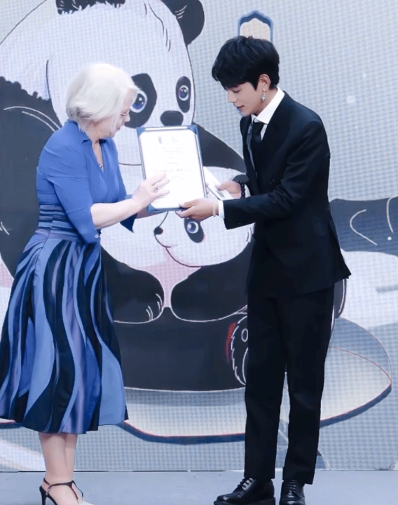 感谢杜冬的高瞻远瞩,没有让丁真成为昙花一现的网红;也感恩团队的不懈