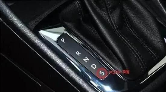 自动挡车从D档换到S档,不踩刹车的情况下,会伤害变速箱吗?(图4) 自动挡车从D档换到S档,不踩刹车的情况下,会伤害变速箱吗?(图4)
