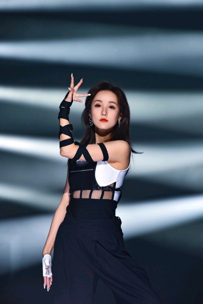 戏红人不红吕一浪姐2成意难平兔系美人被老公宠成小公主