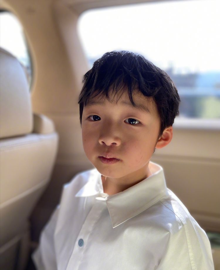 冉莹颖罕见曝光三胎游玩近照,三胎未出镜,粉丝长成了轩轩|邹市明|冉莹