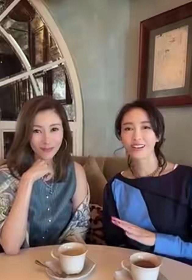 李嘉欣晒与黎姿聚会合照岁月从不败美人两大女神太美了
