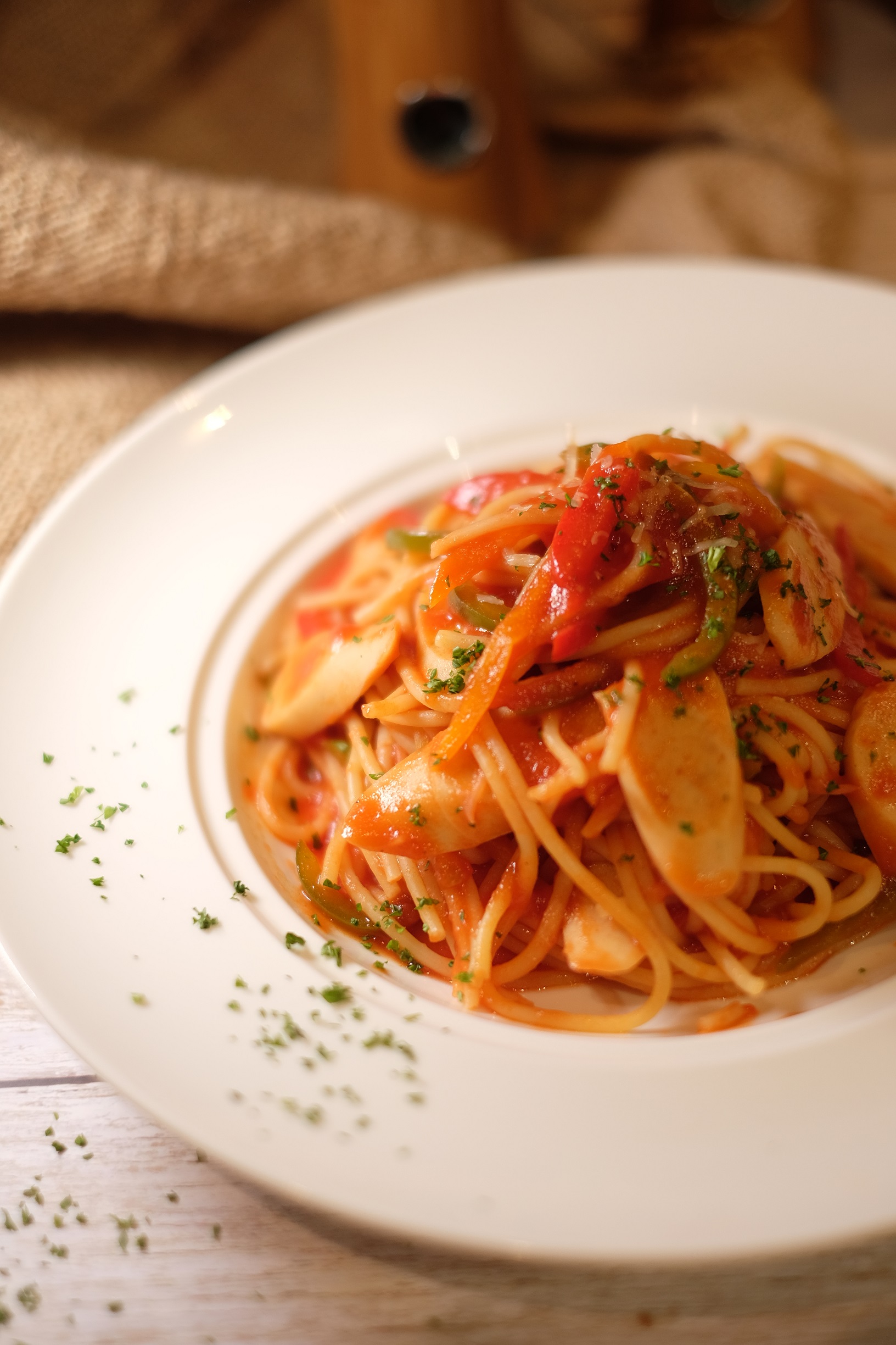 十足   轻轻撕扯开,肉汁丰盈的同时   焦香四散开来   意式香肠番茄面