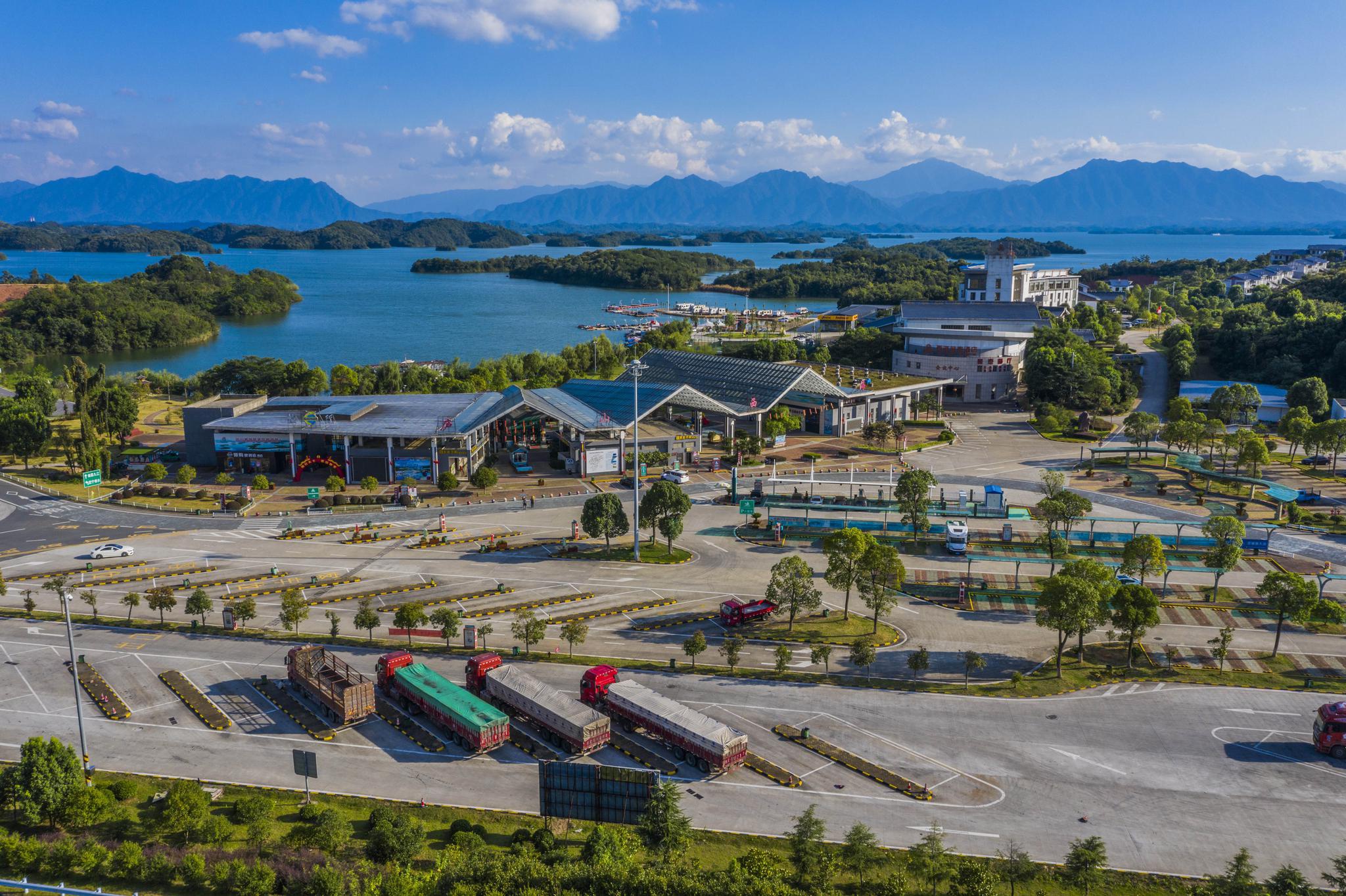 吃喝玩乐游购住,看看这些高速服务区有啥"新技能"?