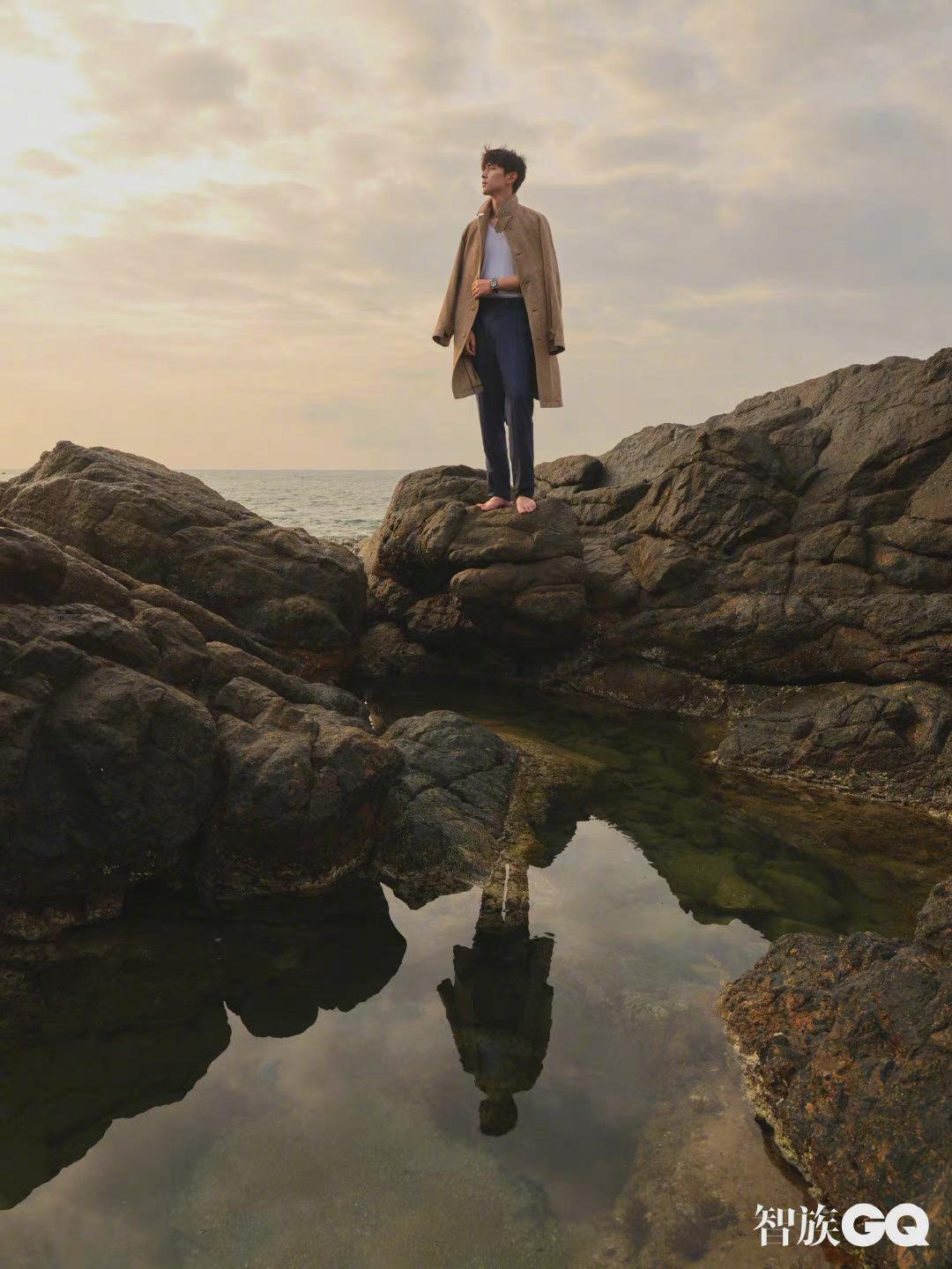 邓伦智族gq5月刊封面写真夏日海边的有型绅士