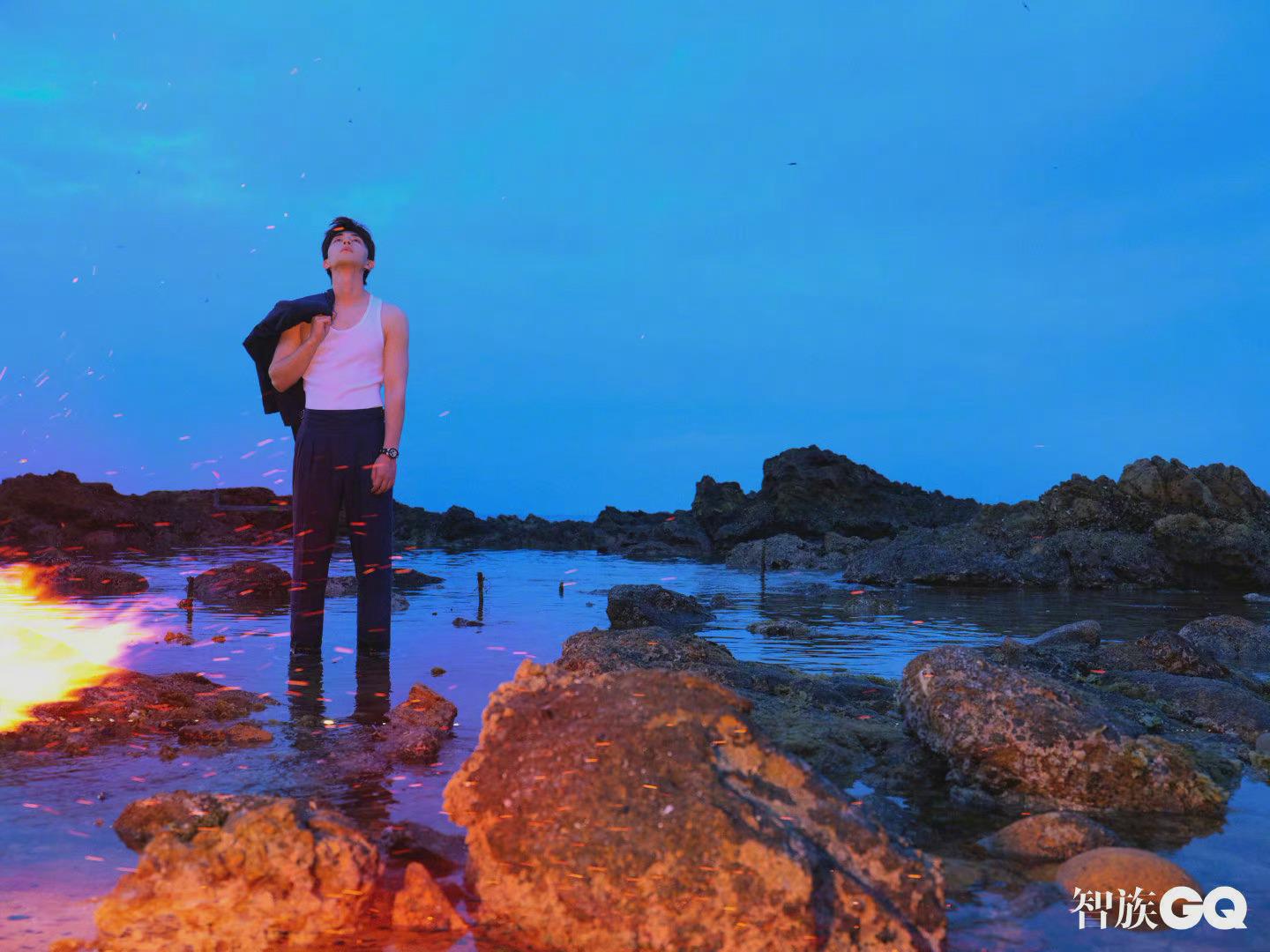 邓伦智族gq5月刊封面写真夏日海边的有型绅士