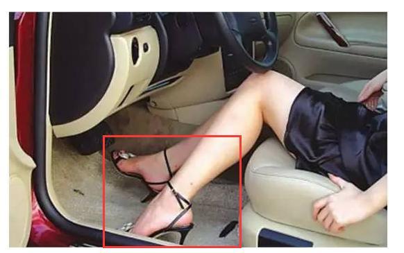 女司机开车为啥容易出事看了你就知道