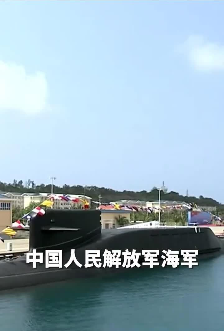 这是它们的名字:长征18号艇,舷号421