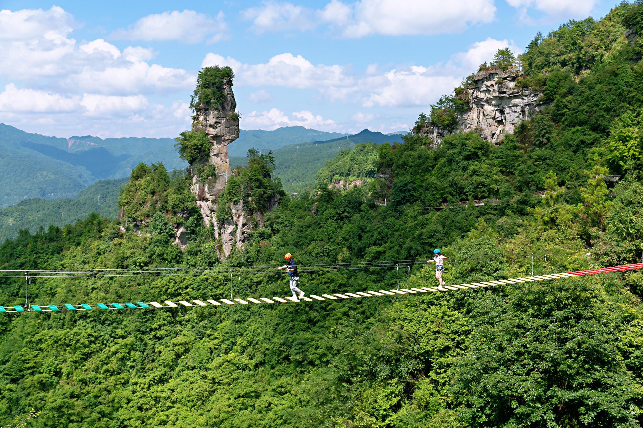 重庆深山藏着一对男女石柱男石柱100米像伟男女石柱呢