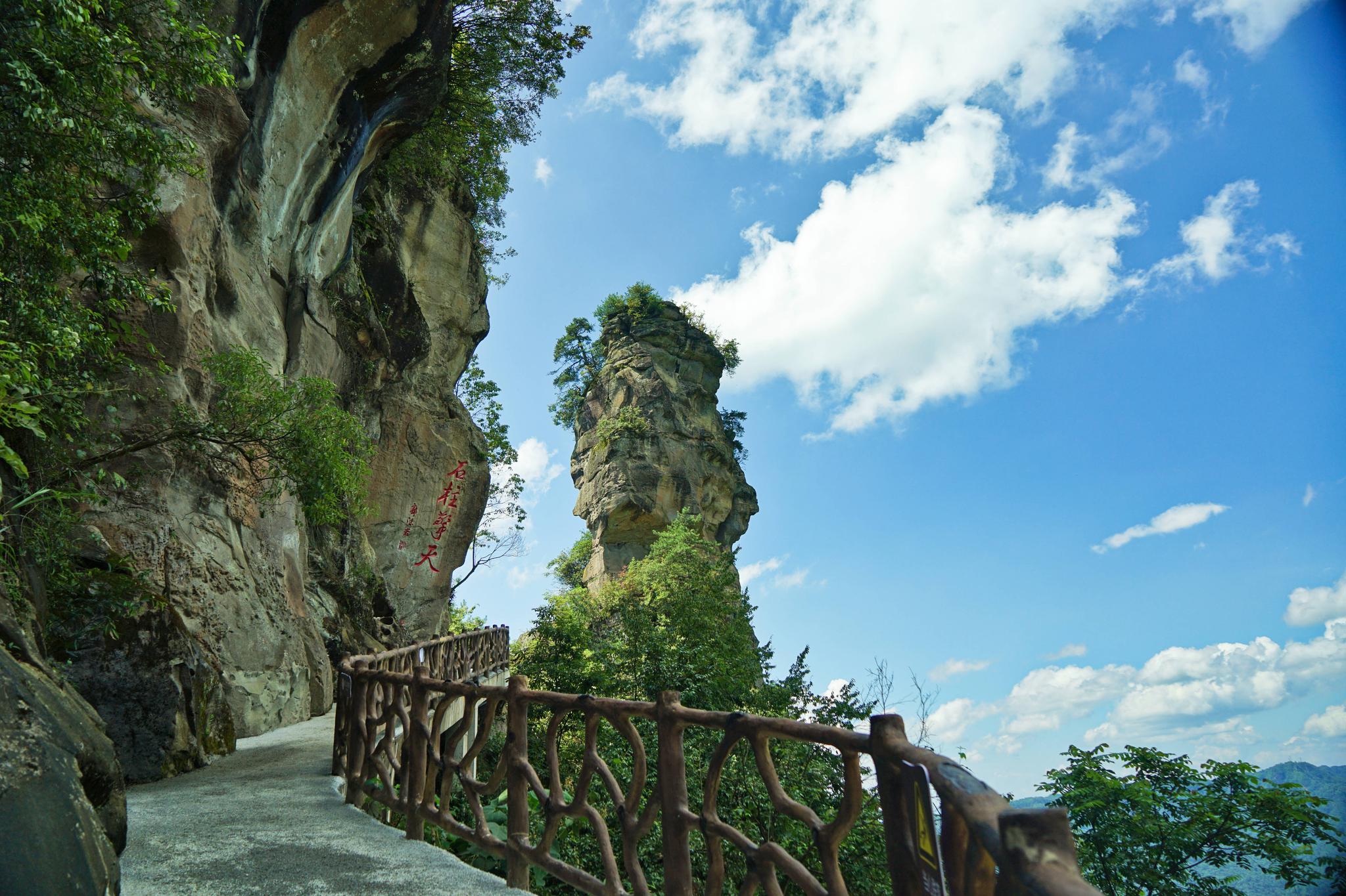 重庆深山藏着一对男女石柱男石柱100米像伟男女石柱呢