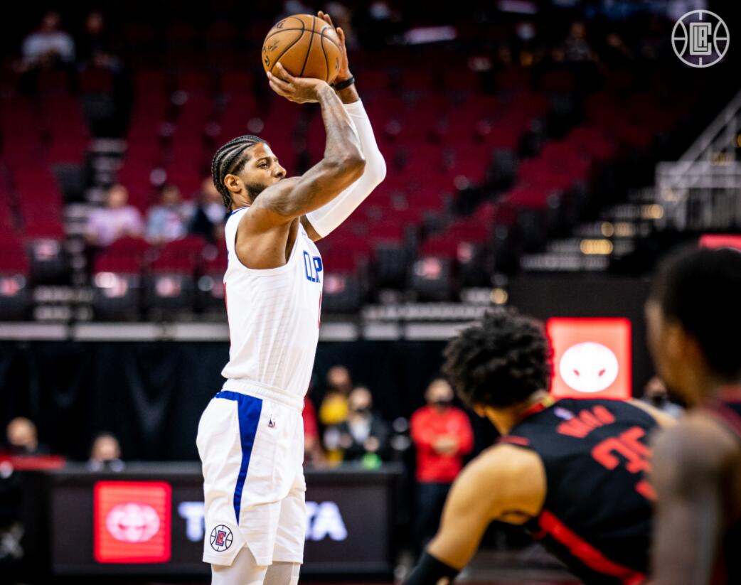 快船胜火箭全队态度引众怒考辛斯成杀神雷吉乔治艰难救主