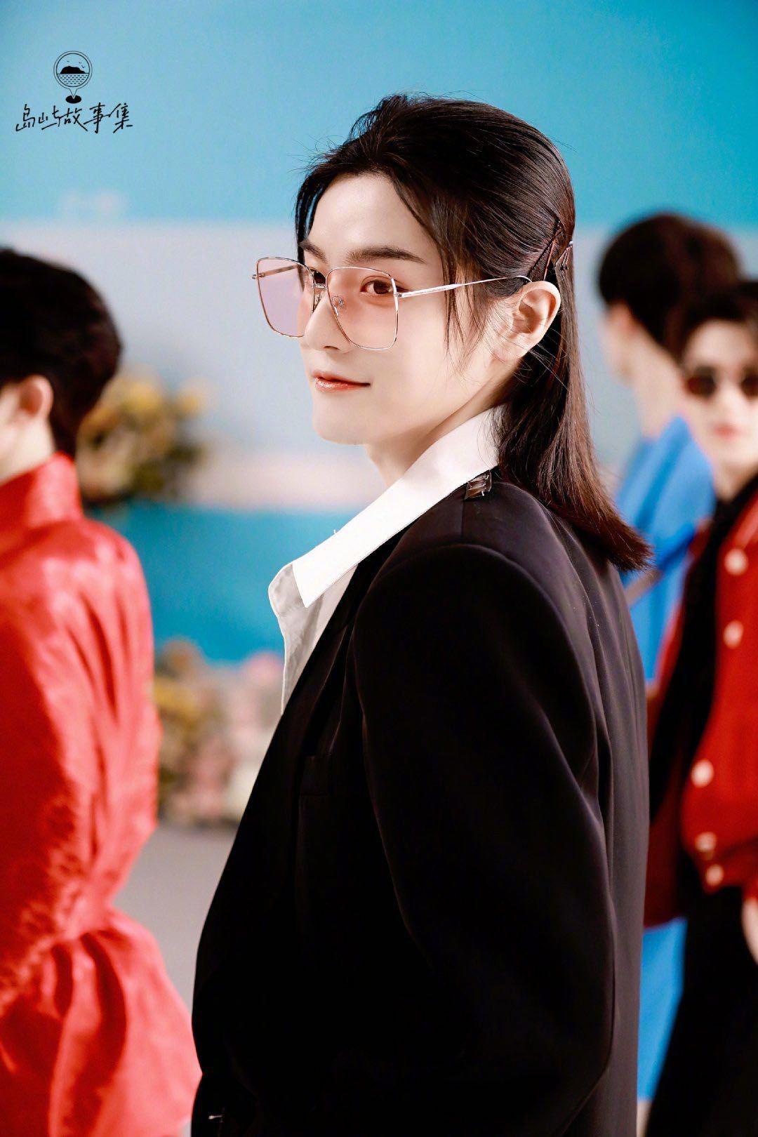 创造营总决赛《be mine》舞台,薛八一黑色渔网造型好