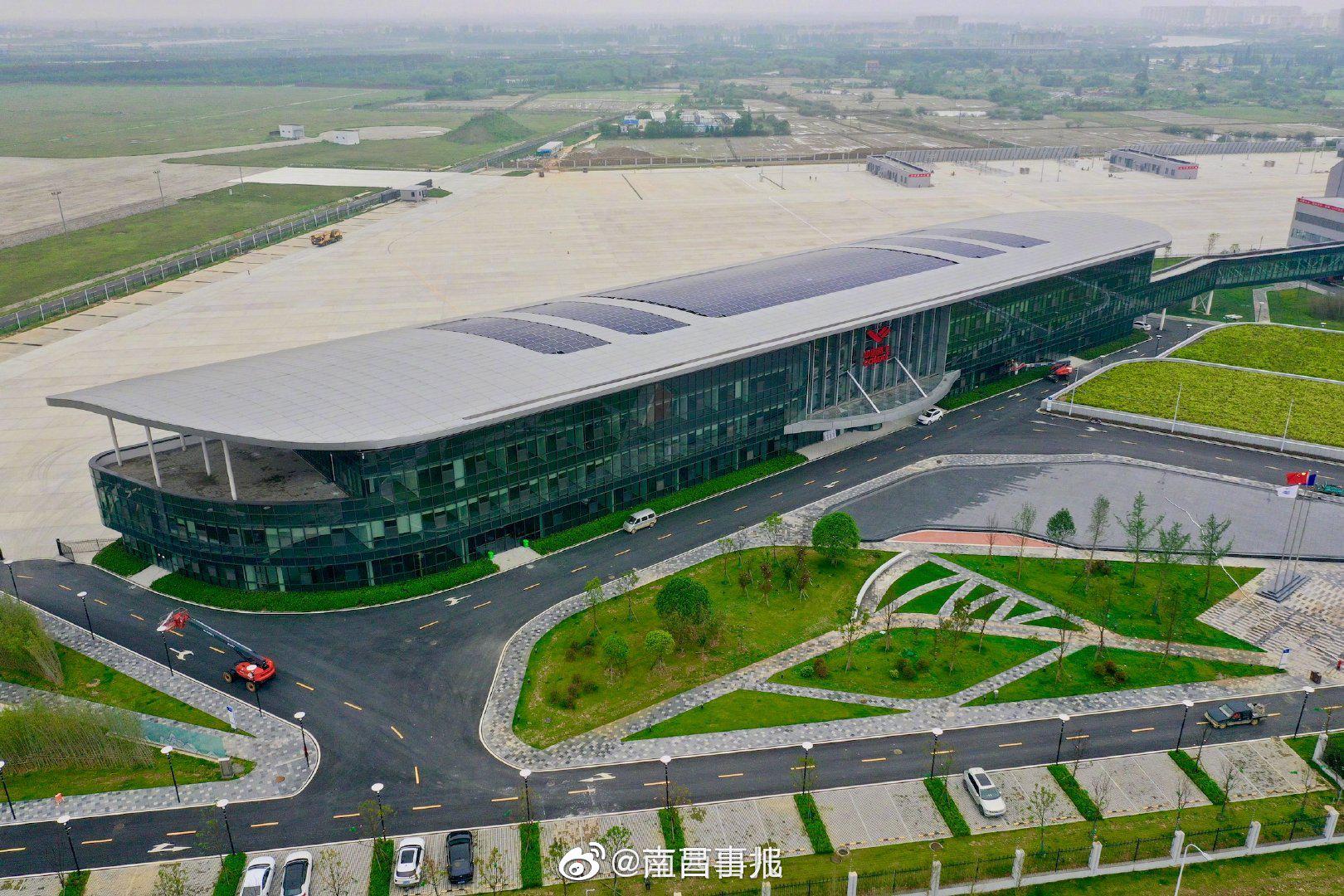 国内首个国产大飞机生产试飞航母型旗舰店在南昌航空城竣工