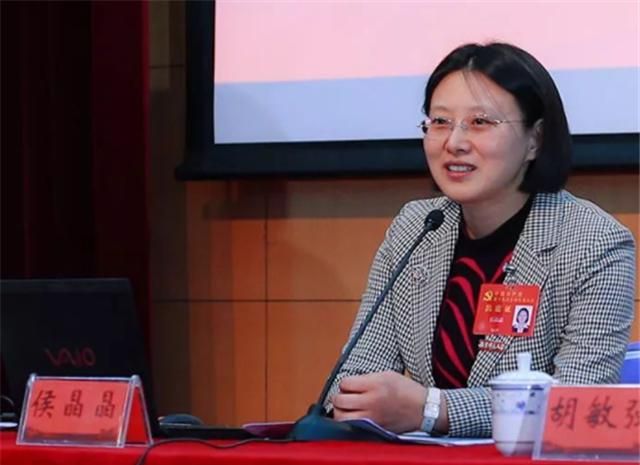 因误诊瘫痪的侯晶晶,29岁成我国首位轮椅博士,今是一流高校教授休闲区蓝鸢梦想 - Www.slyday.coM 因误诊瘫痪的侯晶晶,29岁成我国首位轮椅博士,今是一流高校教授休闲区蓝鸢梦想 - Www.slyday.coM