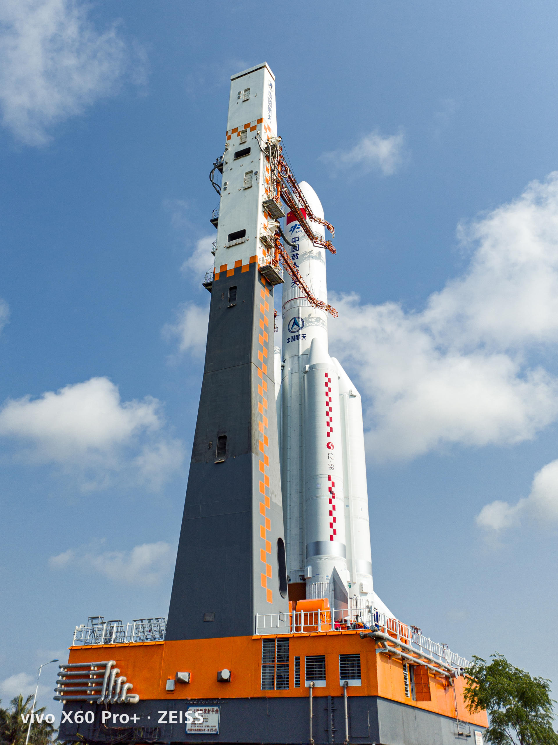 记录天和号空间站转运过程,vivo手机见证航天历史时刻