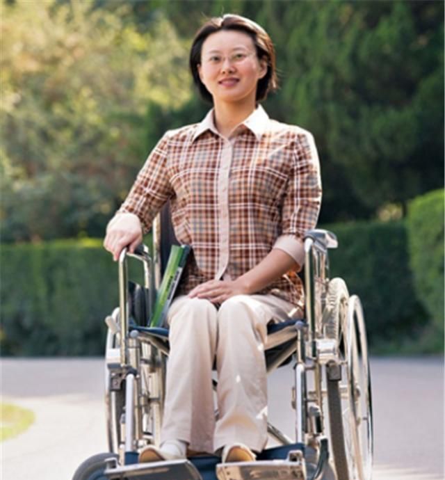 因误诊瘫痪的侯晶晶,29岁成我国首位轮椅博士,今是一流高校教授休闲区蓝鸢梦想 - Www.slyday.coM 因误诊瘫痪的侯晶晶,29岁成我国首位轮椅博士,今是一流高校教授休闲区蓝鸢梦想 - Www.slyday.coM