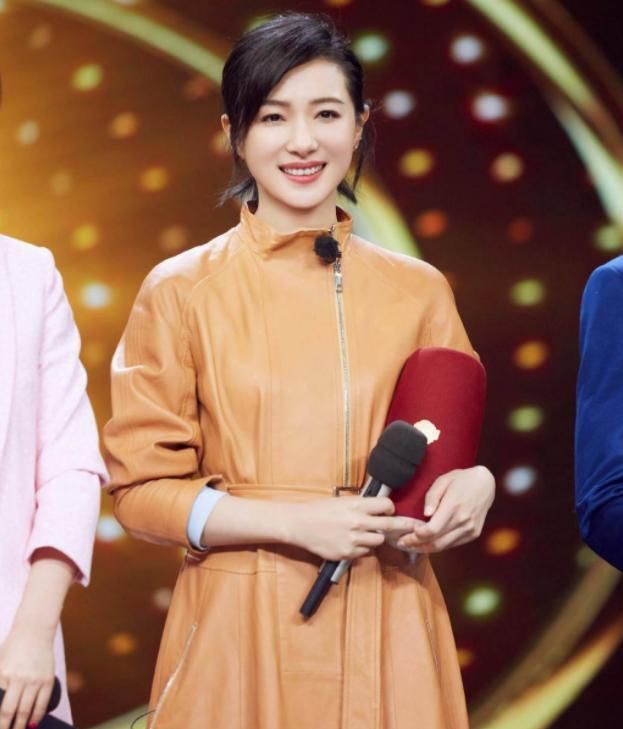 万茜升级版亚洲蹲走红一双美腿太亮眼气质魅力让人心动