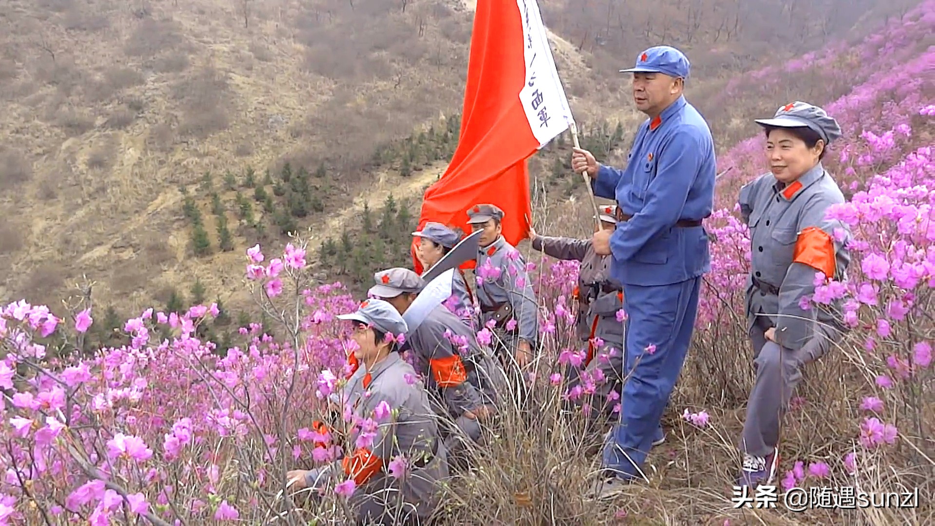 那漫山遍野盛开的映山红,不仅映红了每一位英姿飒爽的红军战士,更映红