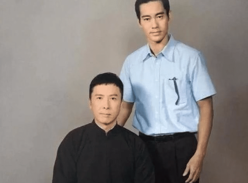 为什么叶问4中陈国坤演李小龙看完老照片对比后估计是重生