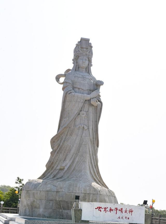 广东汕尾建了一座1000吨重妈祖像台风一来便绕行非常神奇