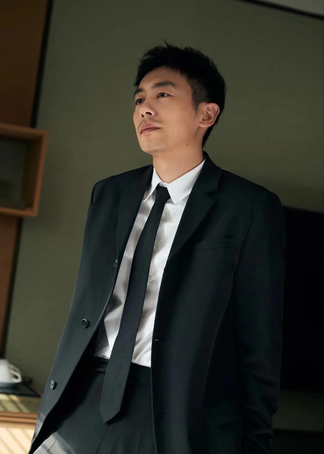 朱亚文悬崖之上首映礼演绎民国特工致敬无名英雄