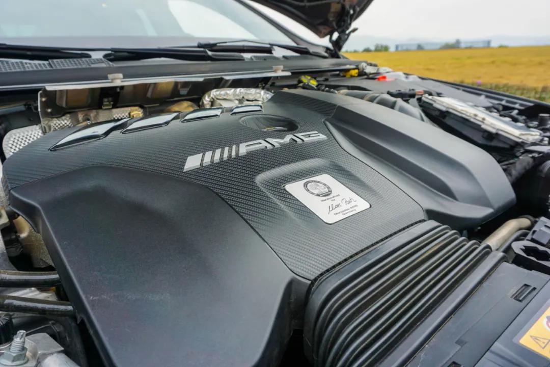 百公里加速5s以内,而全新amg a45s则是搭载m139发动机,坐拥421匹马力