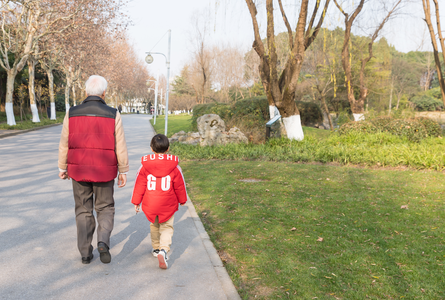 家里谁接送孩子上下学,反映出不少家庭问题,你家是哪种情况|老人|接