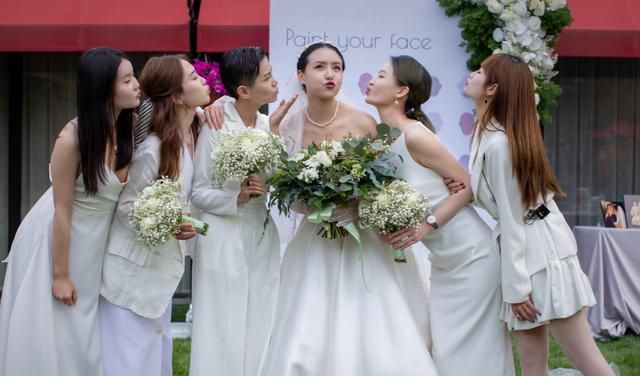 喻佳丽婚礼现场照曝光李斯丹妮缺席11届快女重聚爷青回