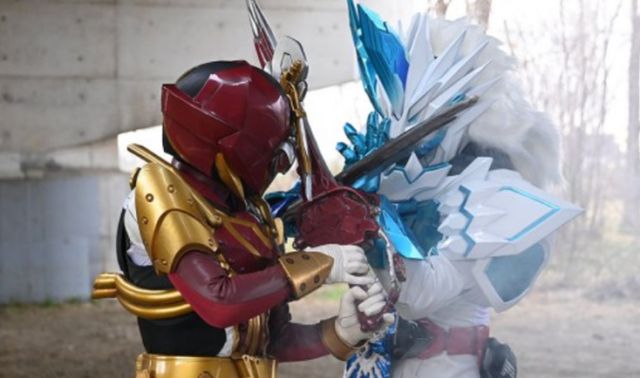 假面骑士贤人归队与飞羽真共战剑斩和天灾联手被坏女人碾压