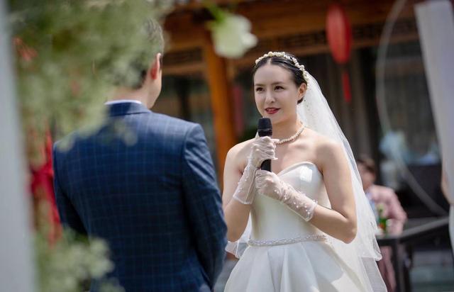 奢华浪漫群星云集,与老公郎才女貌好般配|喻佳丽|婚礼|群星_新浪新闻