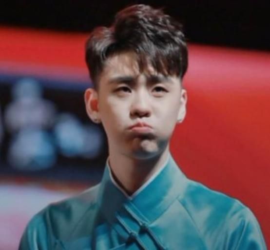 不愧是老郭培养出来的,一套衣服参加四五个活动,网友:抠门大师|张云雷