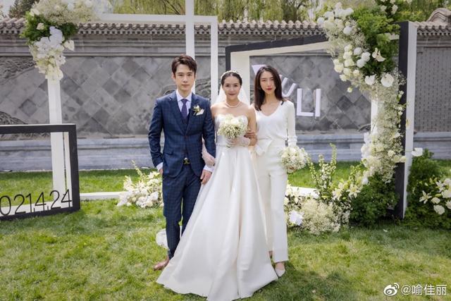 快女喻佳丽婚礼现场曝光快女齐聚惹人泪目圈外老公颜值超高