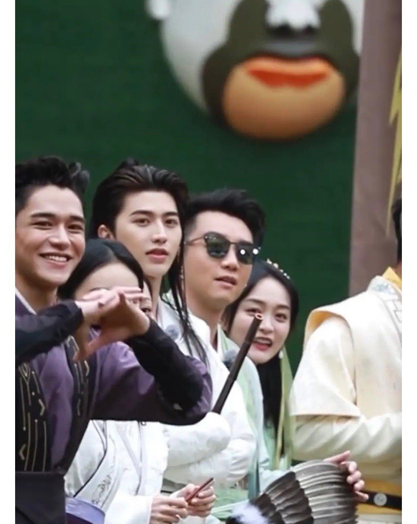 跑男又炒cp了整期捆绑蔡徐坤黄旭熙有人想要入股吗