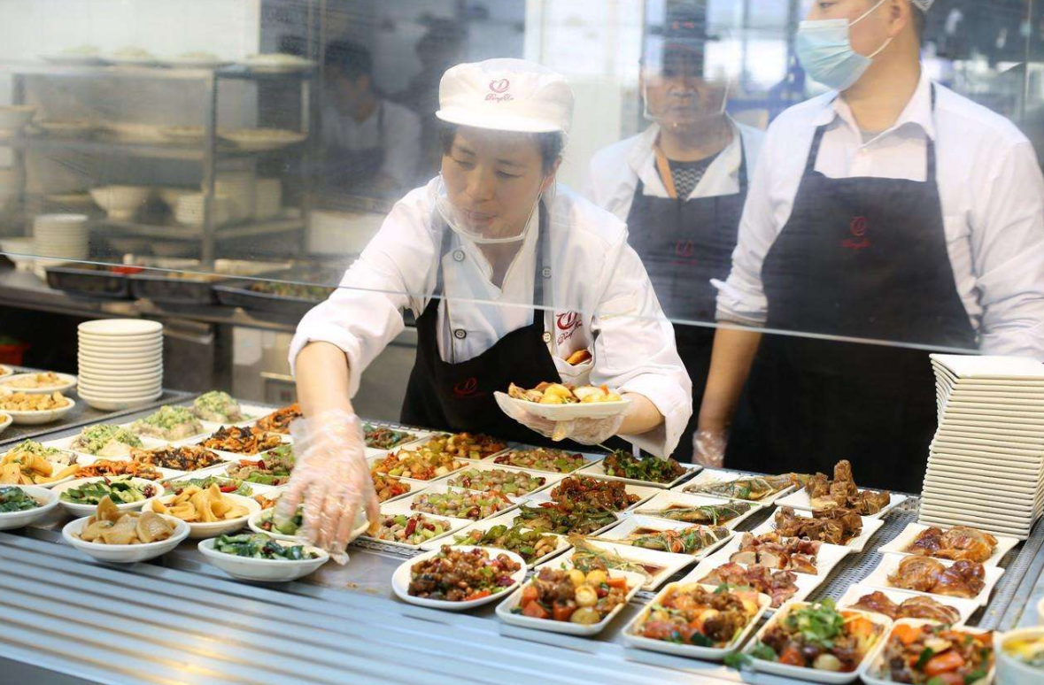 华为员工晒出食堂的8元早餐你们看看值不值