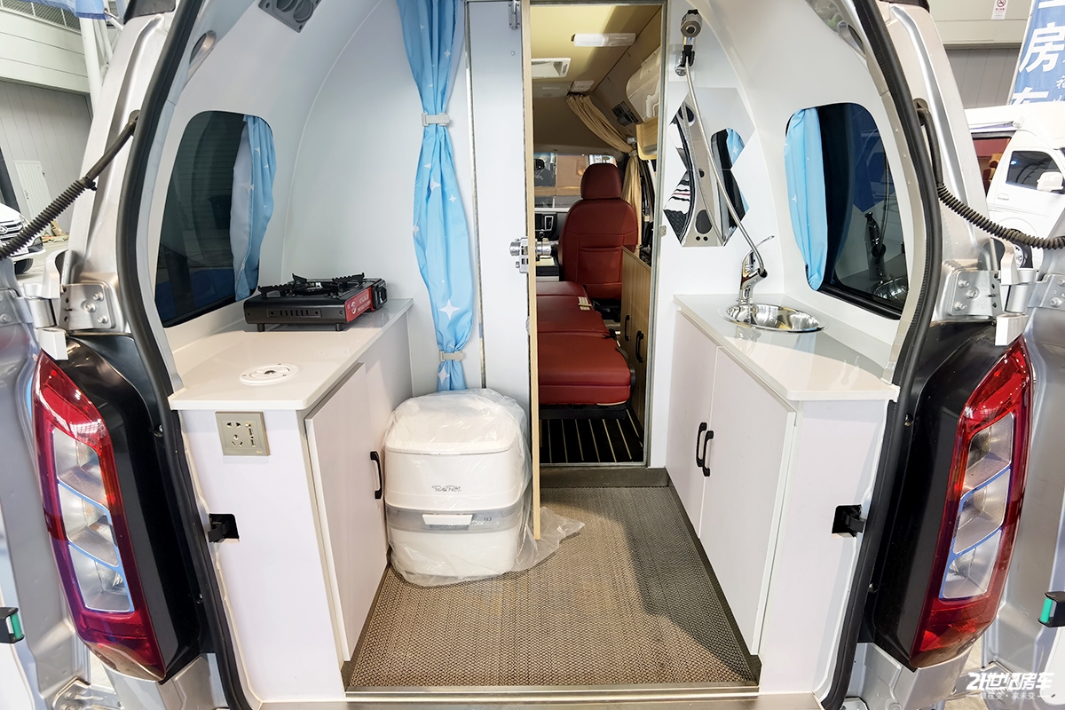 未来轻型商用车的可塑之星福生金杯海狮王房车138万元