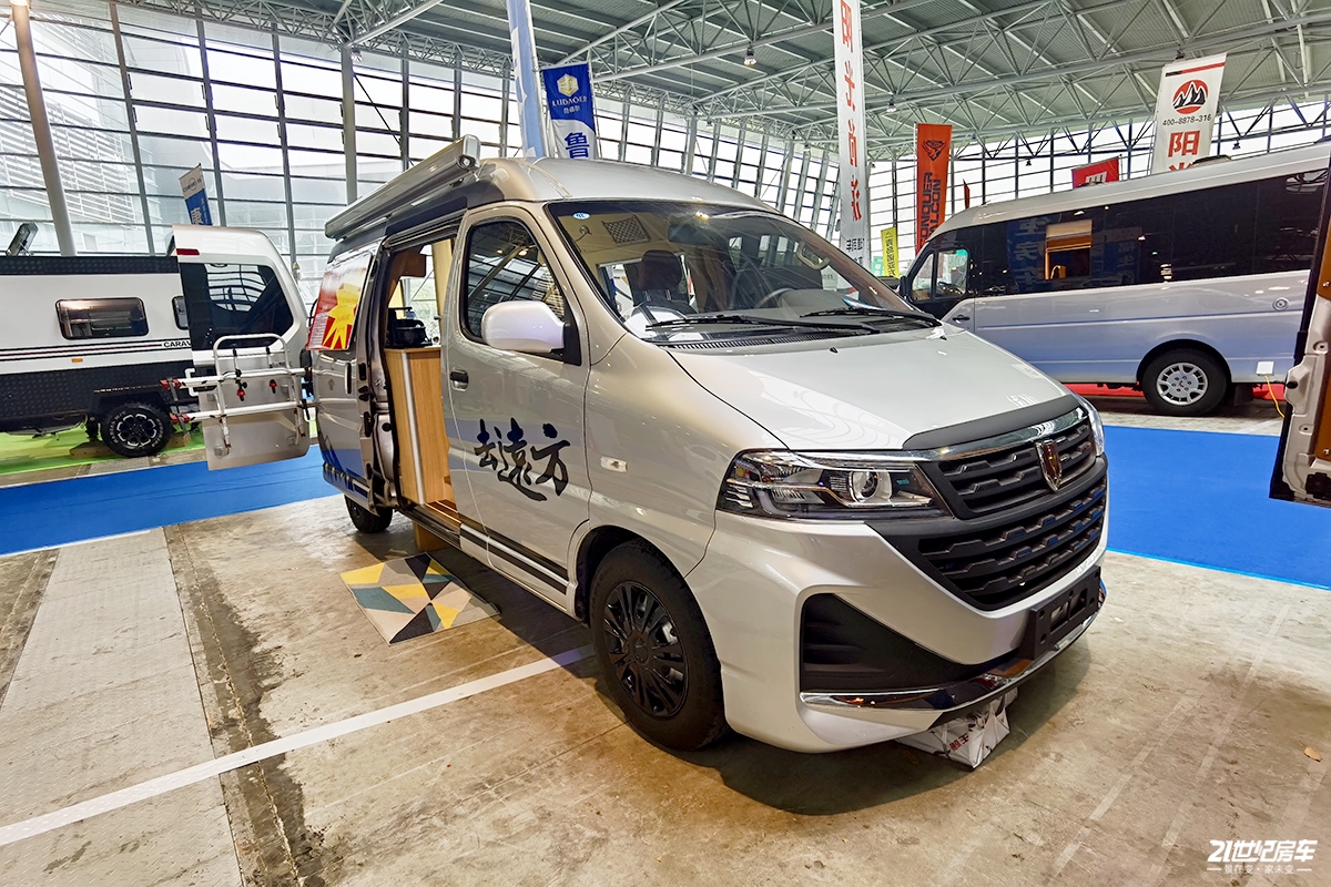 未来轻型商用车的可塑之星福生金杯海狮王房车138万元