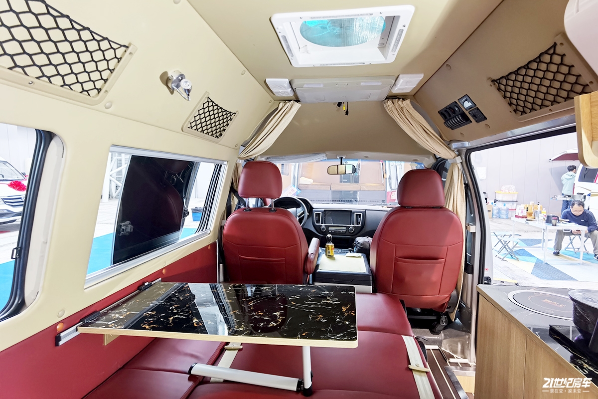 未来轻型商用车的可塑之星福生金杯海狮王房车138万元